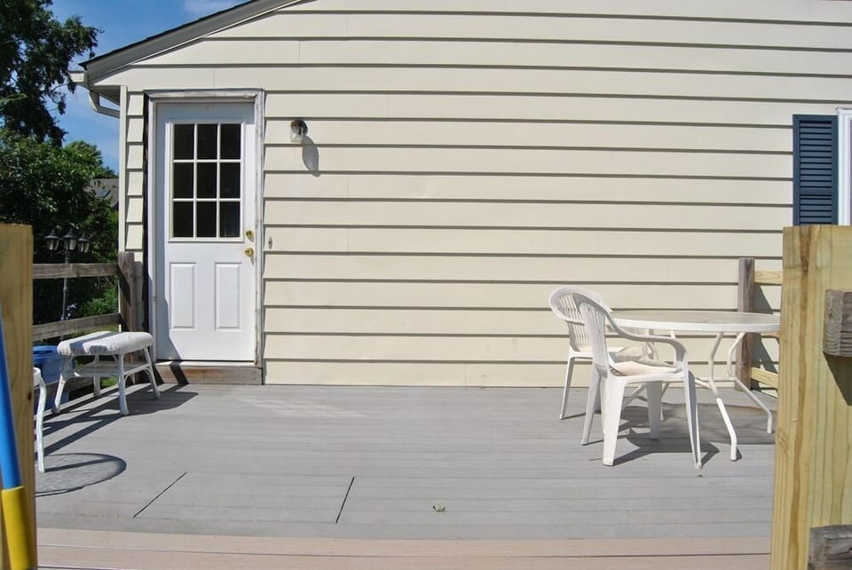 deck w/ patio & chairs. Side door entrance