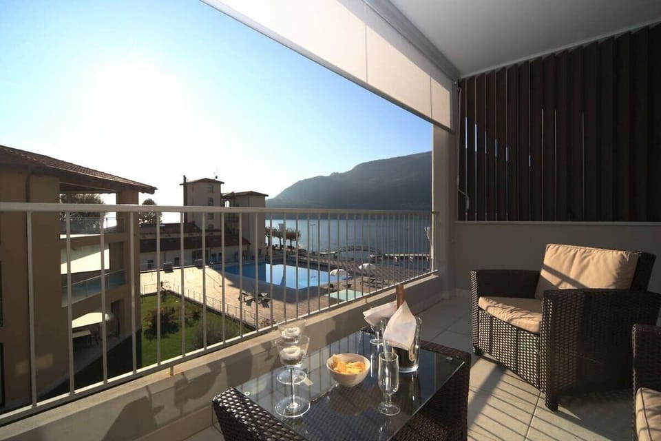 The apartment enjoys stunning views over the pool and lake