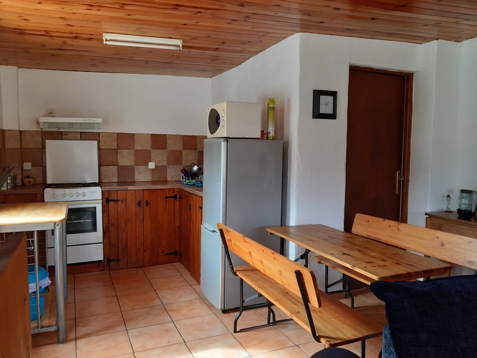 Bright open planned kitchen dinning area.