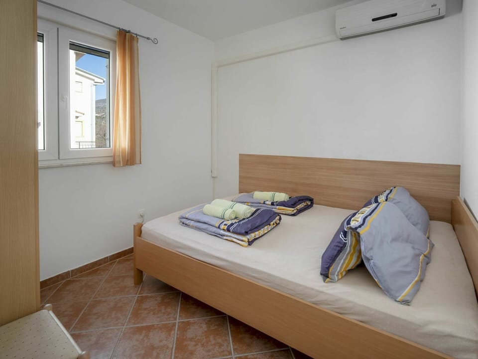 Property, Window, Comfort, Textile, Wood, Interior Design, Building, Floor, Flooring