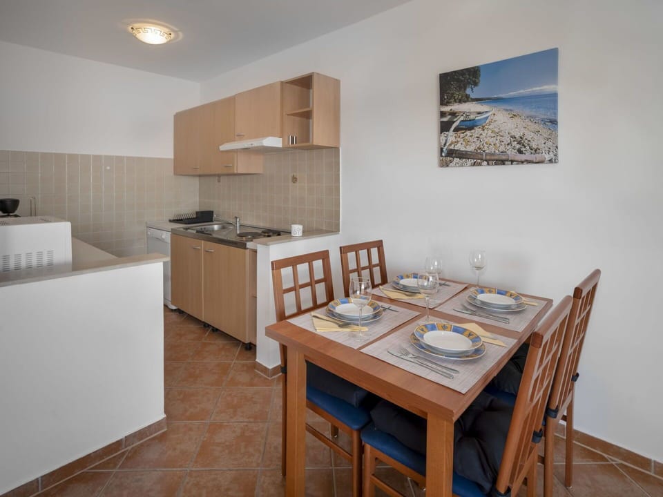 Room, Property, Furniture, Interior Design, Building, Floor, House, Kitchen, Real Estate, Hardwood