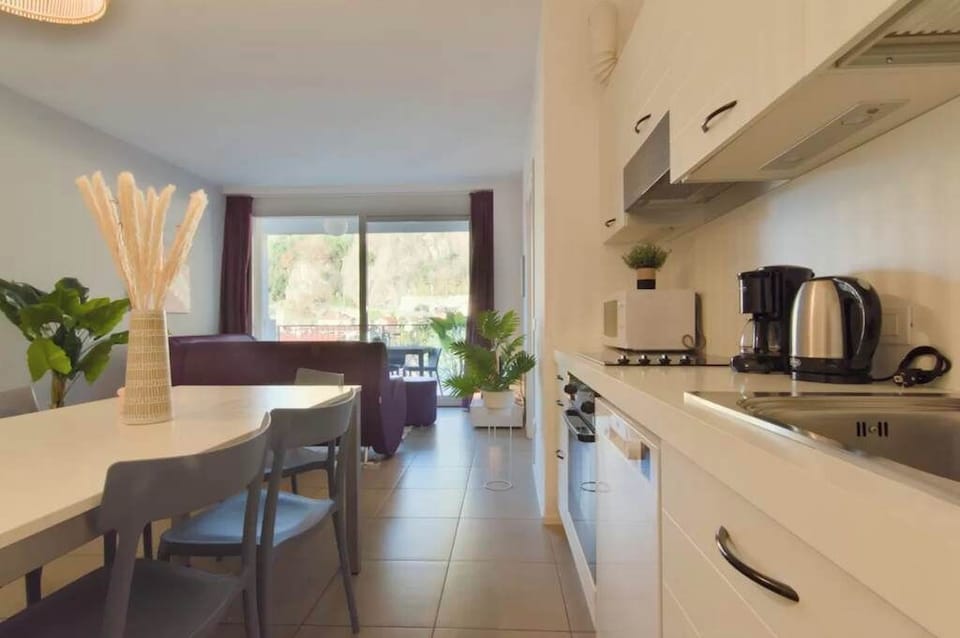 Well equipped kitchen and dining area