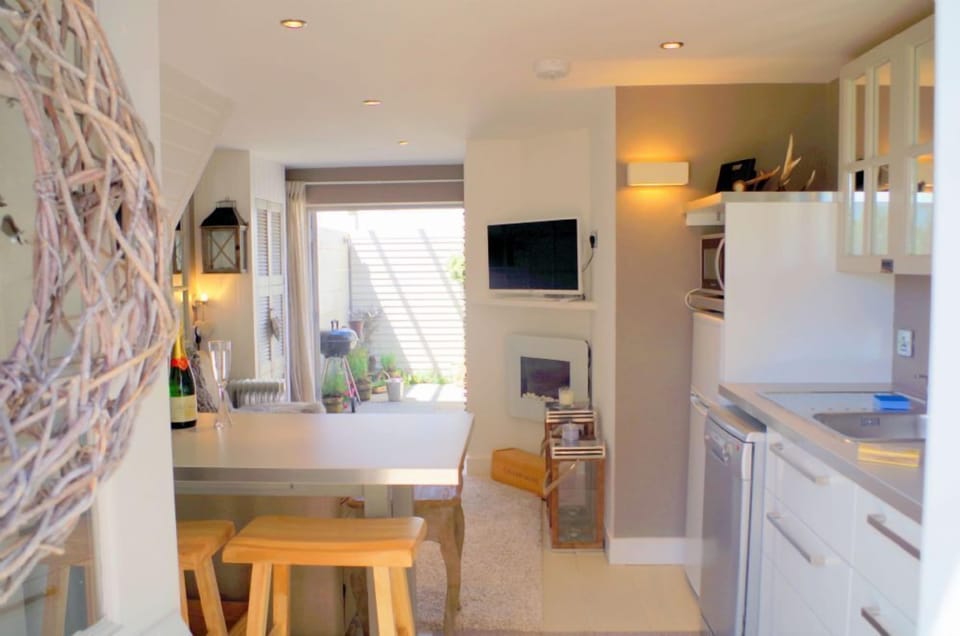 An open plan kitchen, living and dining area