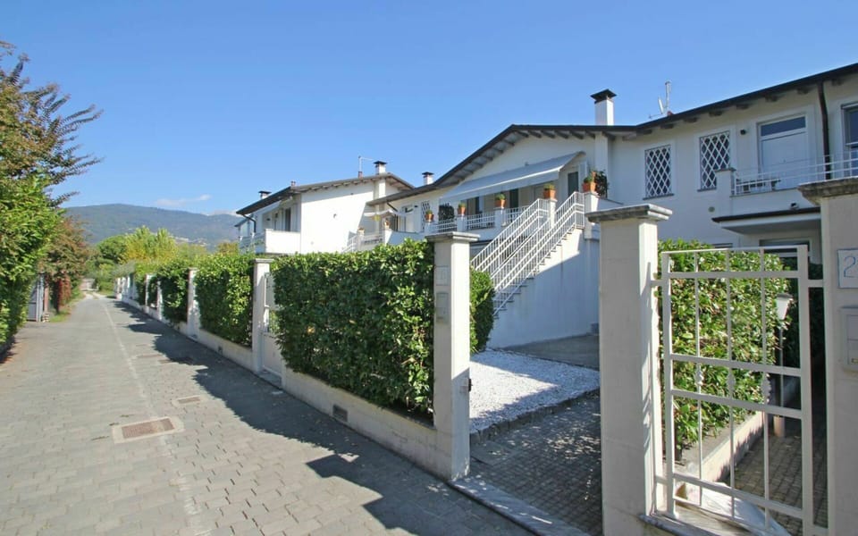 Building Exterior, Outdoor