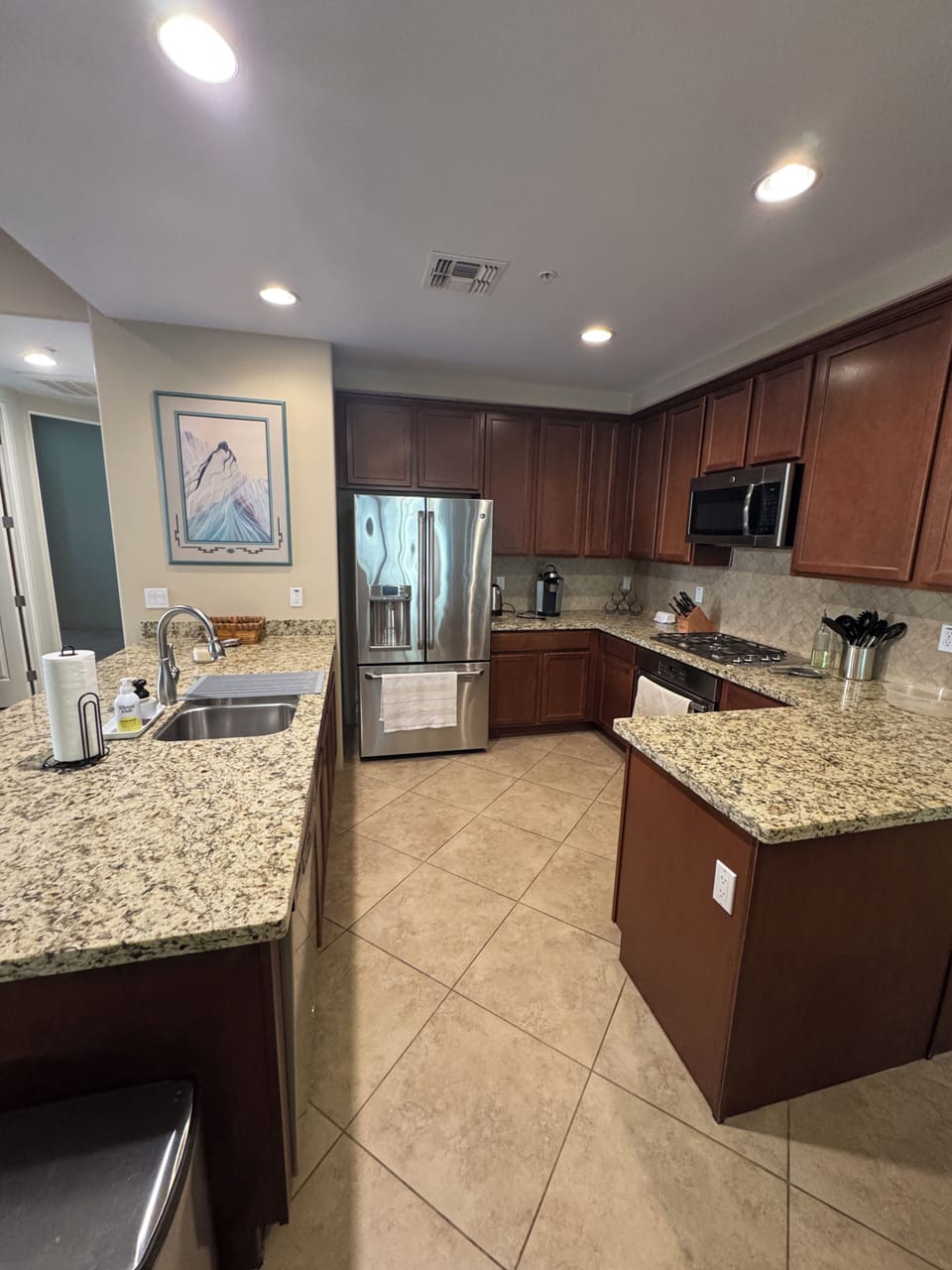 Kitchen complete with full amenities 