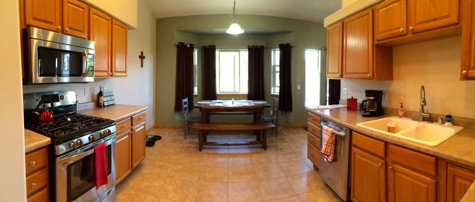 Kitchen & dining area
