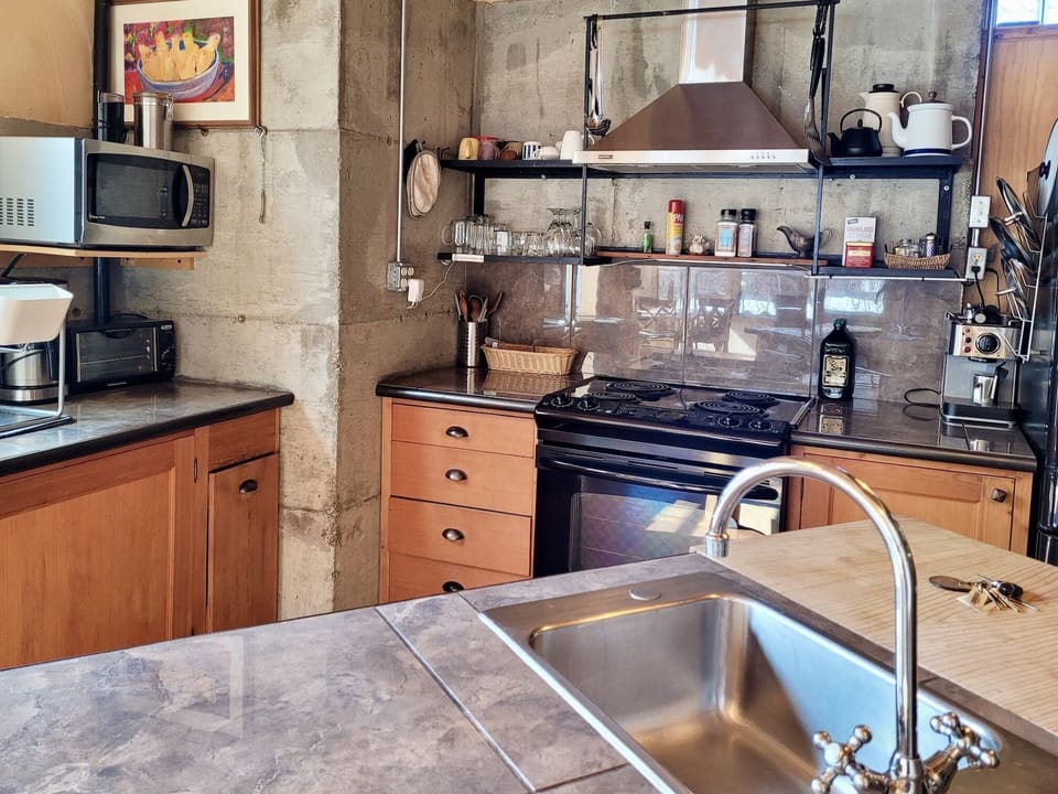 Full kitchen for cooking up a fine meal...