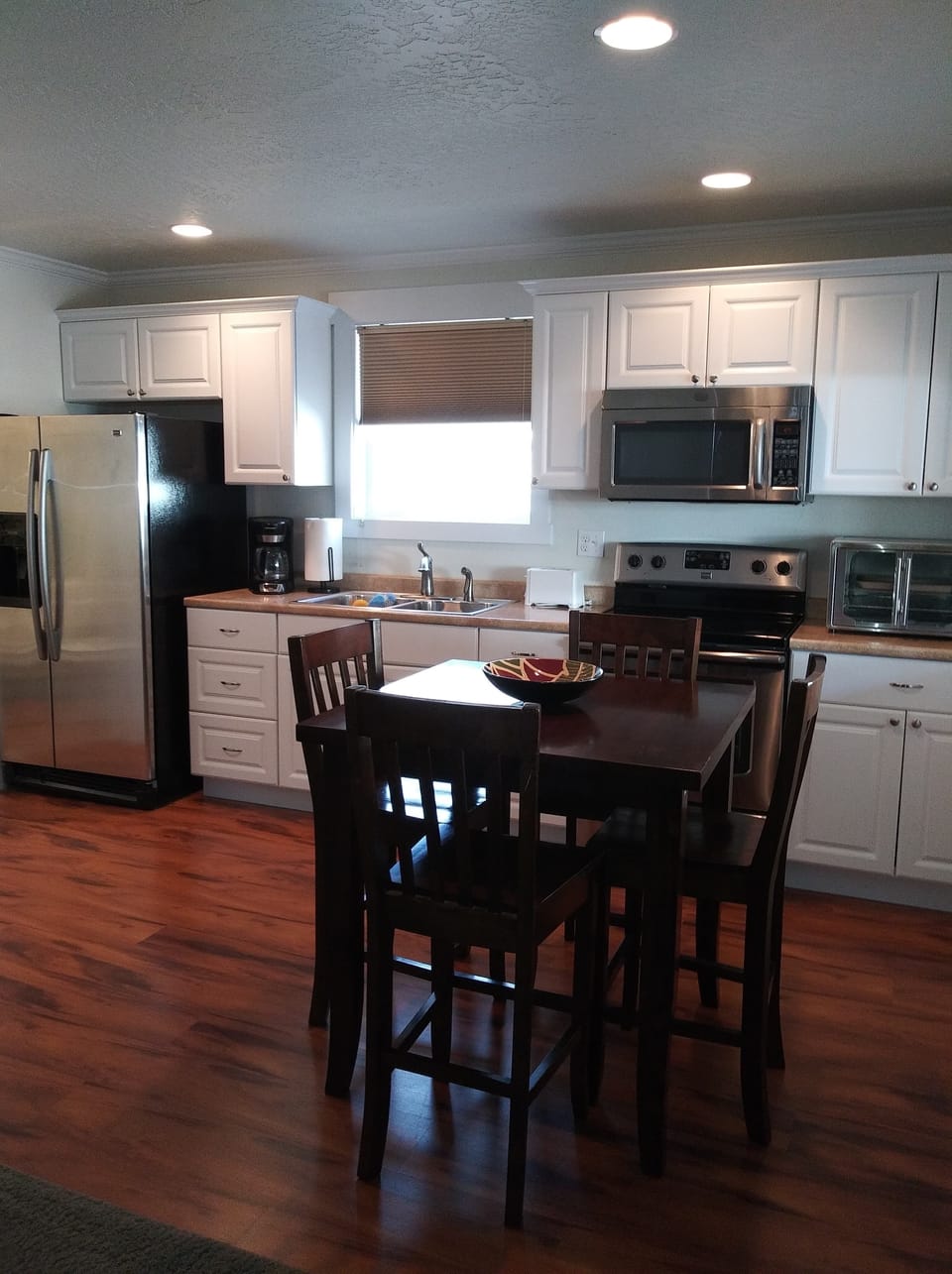 Full kitchen