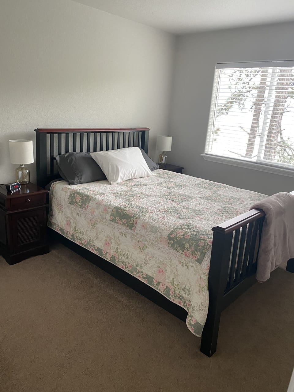 Up Stairs Bedroom (Queen Bed)