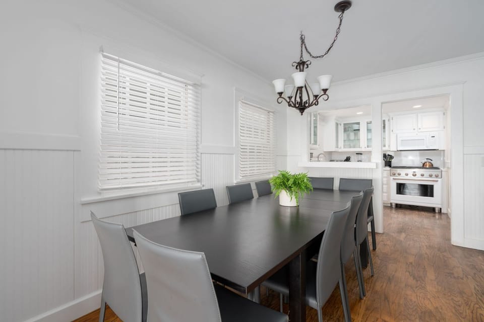 Dining room with walk-in pantry & buffet
