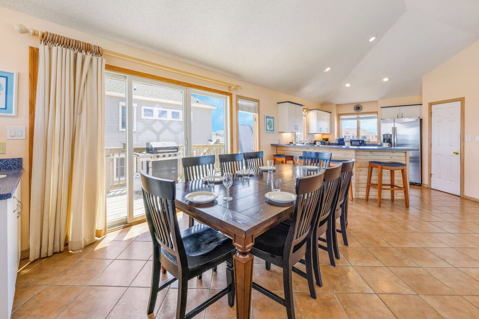 Surf or Sound Realty - 751 - Windows to the Sea - Dining Area -4