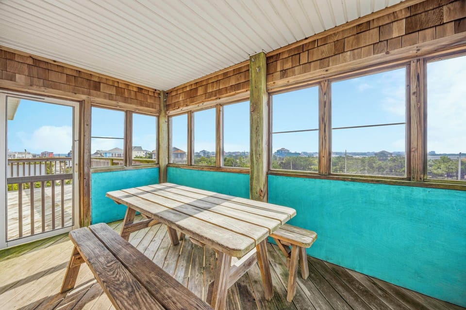 Surf or Sound Realty - 260 - Gone With The Wind - Screened Porch