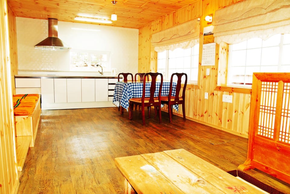 "WON" Suite Liun Pine Tree Cabin