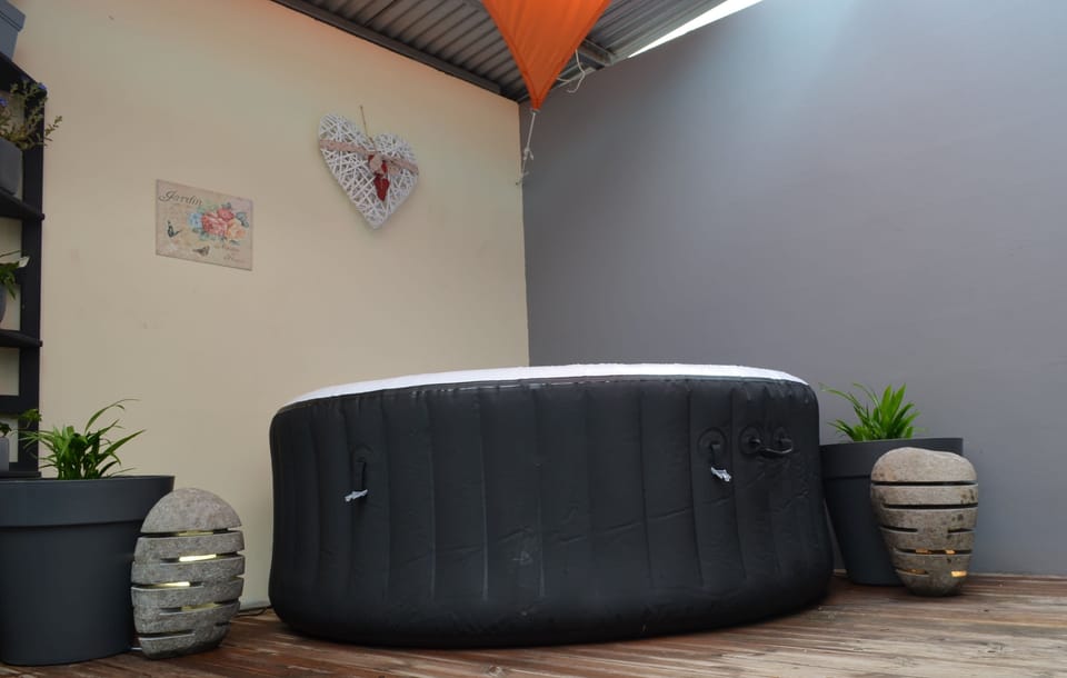 Indoor spa tub
