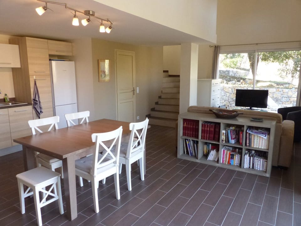 Dining room, living room with access to the upper floor. large windows.
