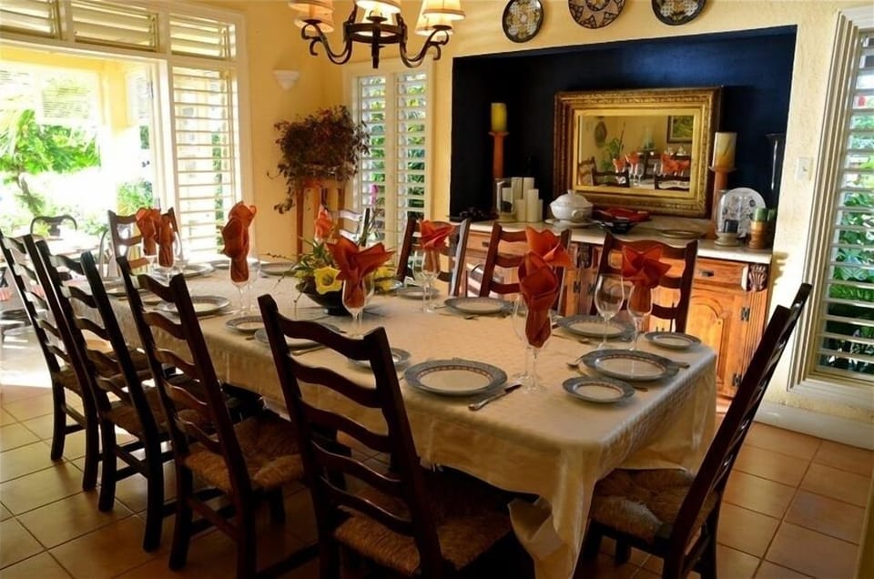 Main Dining Room-seats 10