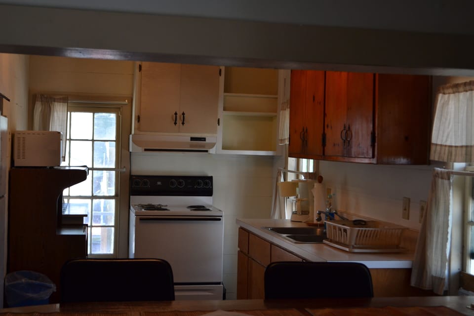 Full kitchen minus a dishwasher
