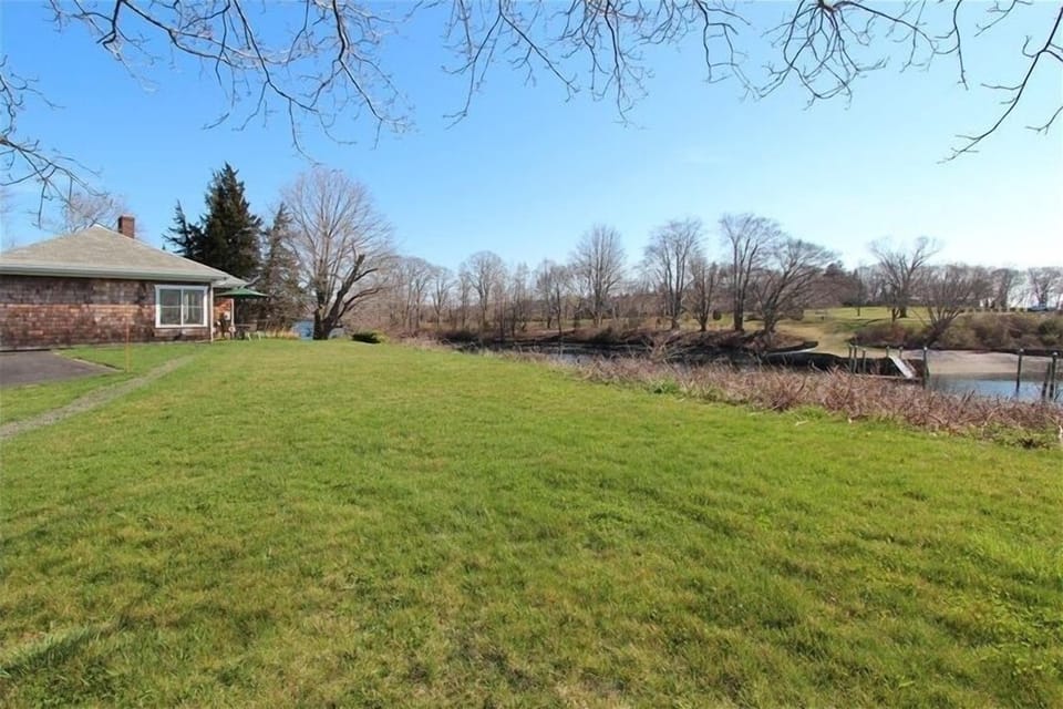 Spacious lawn 
