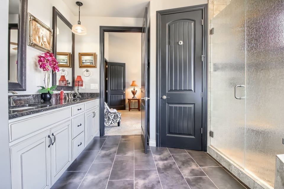 5 piece bath with water closet