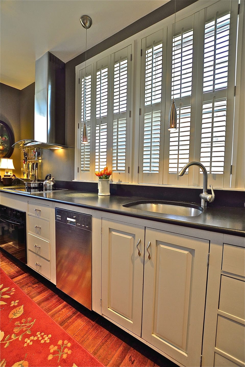Our galley kitchen as Sub Zero refrigerator, Miele dishwasher, Miele cooktop
