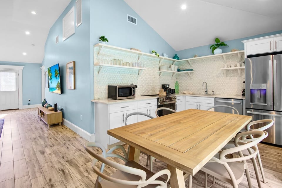 Kitchen - Dining Area