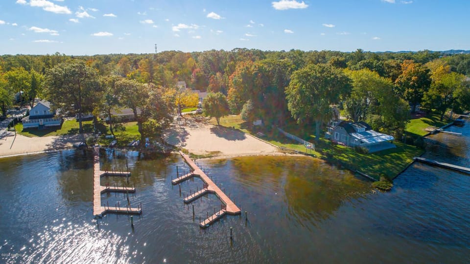Looking south to the Coles Park beach area