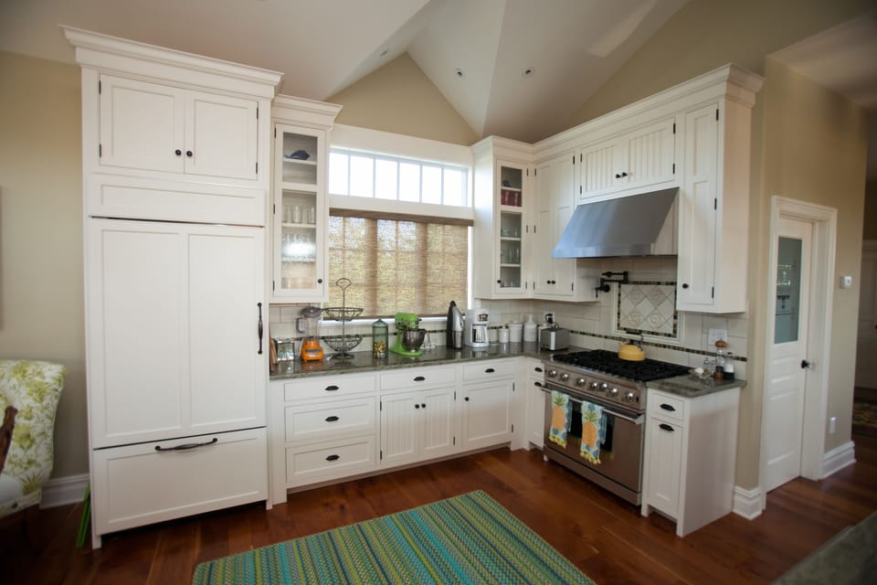 Kitchen with 6 burner Viking stove and subzero refrigerator 