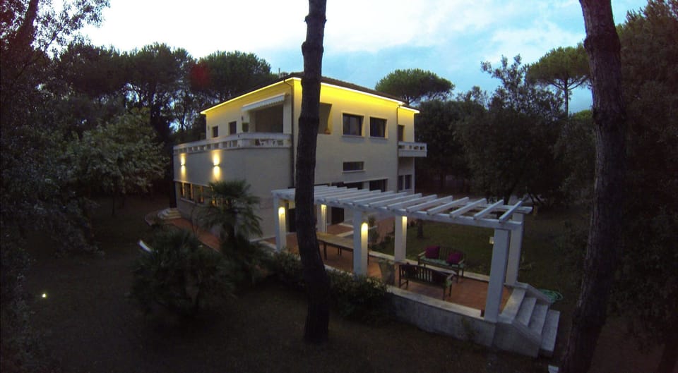 Building Exterior, Outdoor