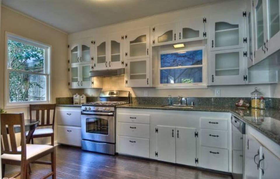 Large, fully equipped kitchen