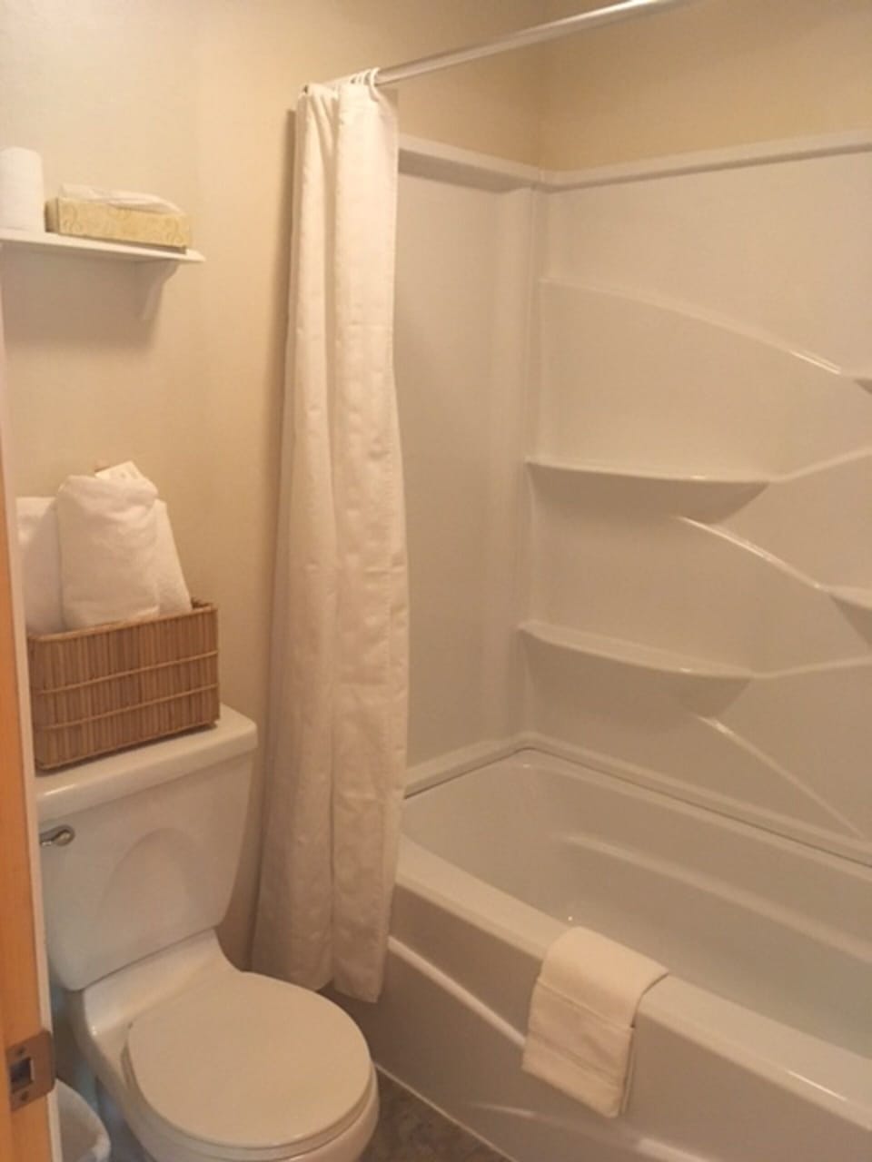 Tub/shower & toilet