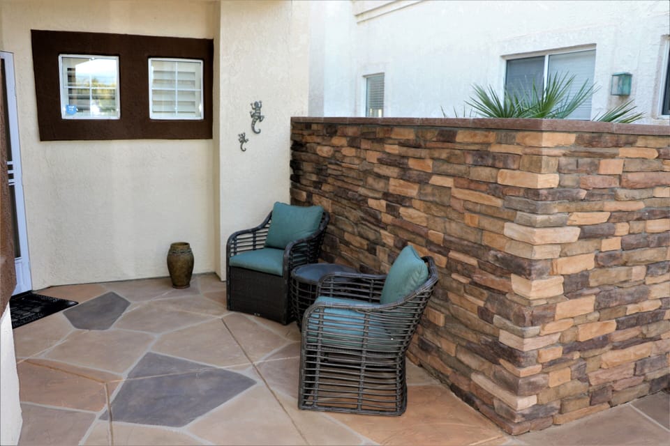 Front entry, great space for a good book