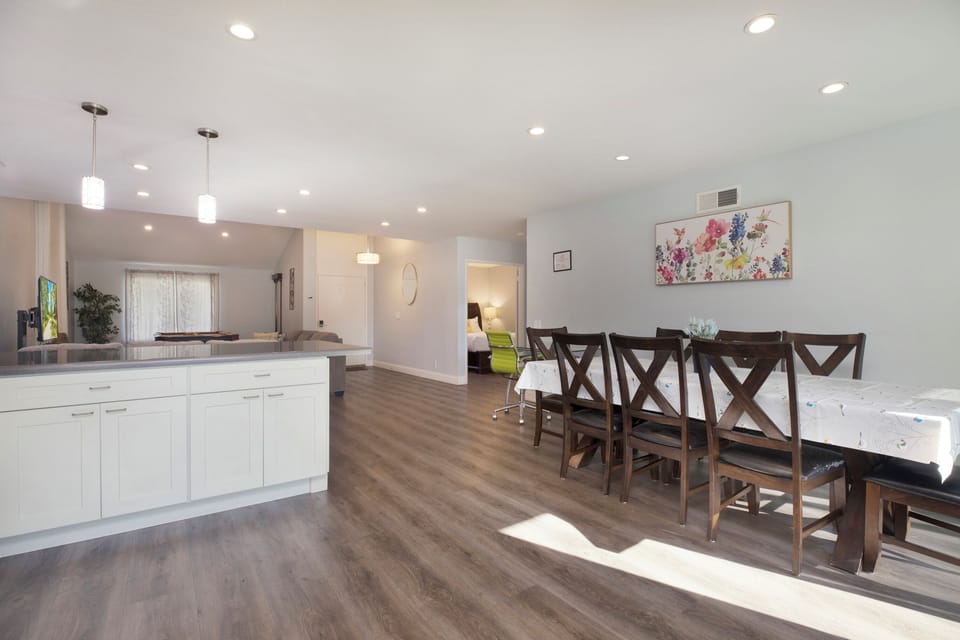 Dining area for 8 