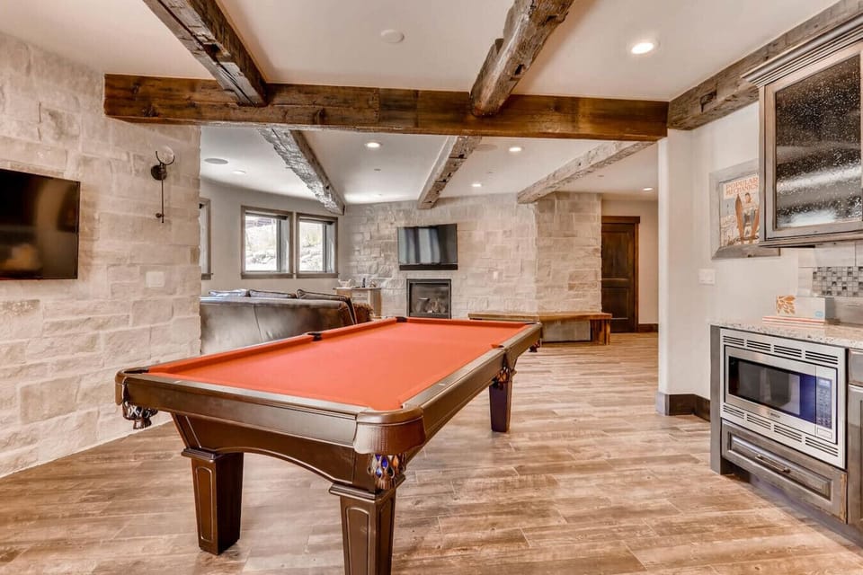 Unwind in the spacious lower rec area with a pool table, perfect for friendly competition, along with comfortable seating and a mini kitchen for snacks and drinks.