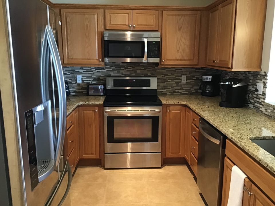Kitchen with stainless steel appliances
slick3@roadrunner.com
440-479-4531