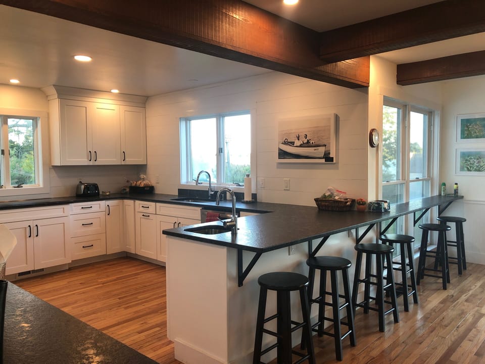 Gorgeous views and seating for 6+ at the counter!