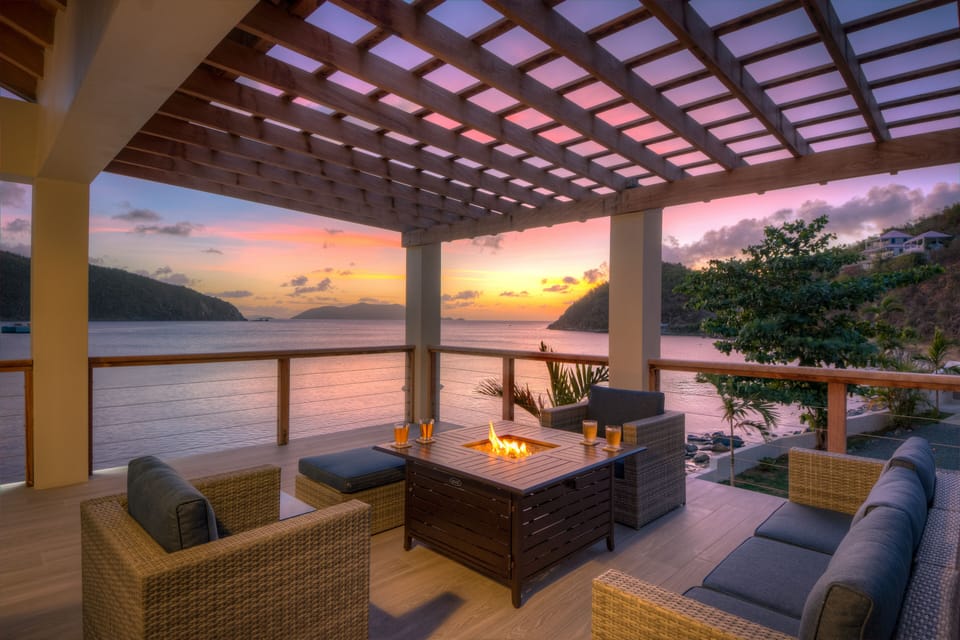 Sundowners around the firepit
