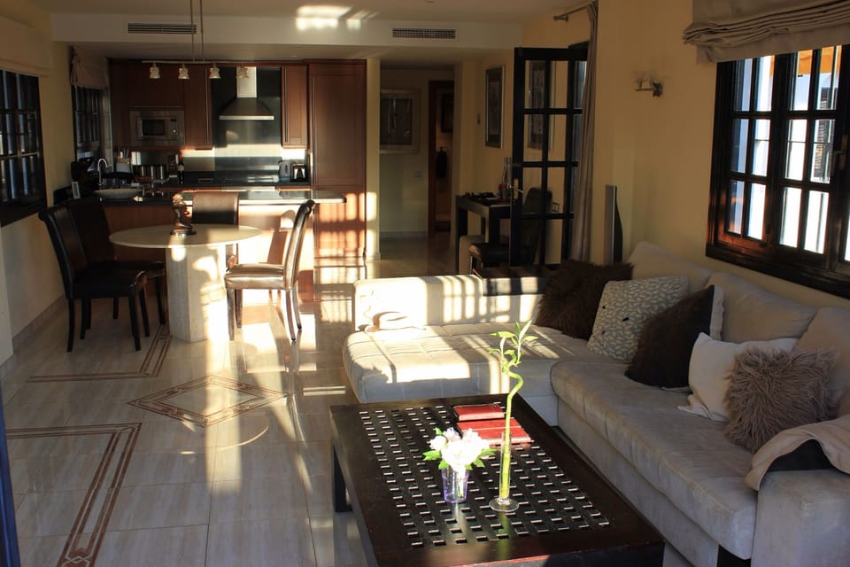 Lounge Dining room