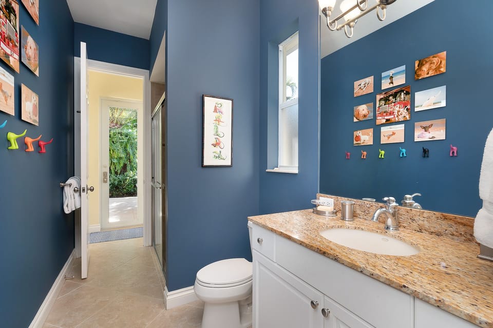 Cabana bath is ensuite to twin bed room.
