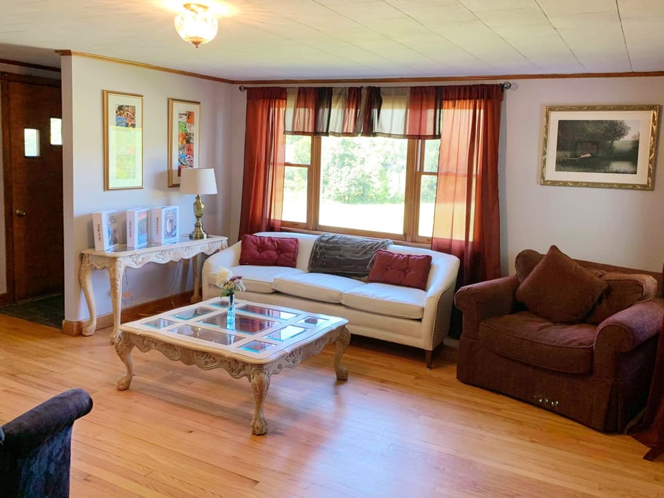 Plenty of natural light for relaxing, reading & board games