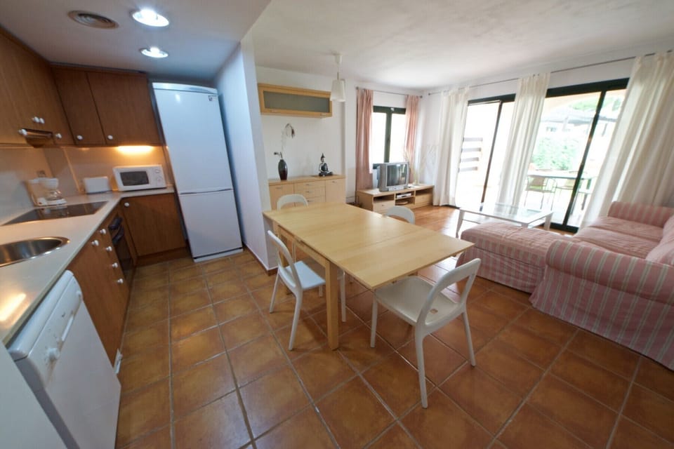 6. les-oliveres-resort-costa-dorada-tarragona-ampolla-l'ampolla-casa-35-kitchen-lounge-and-dining-area-spain-holiday-holidays-vacation