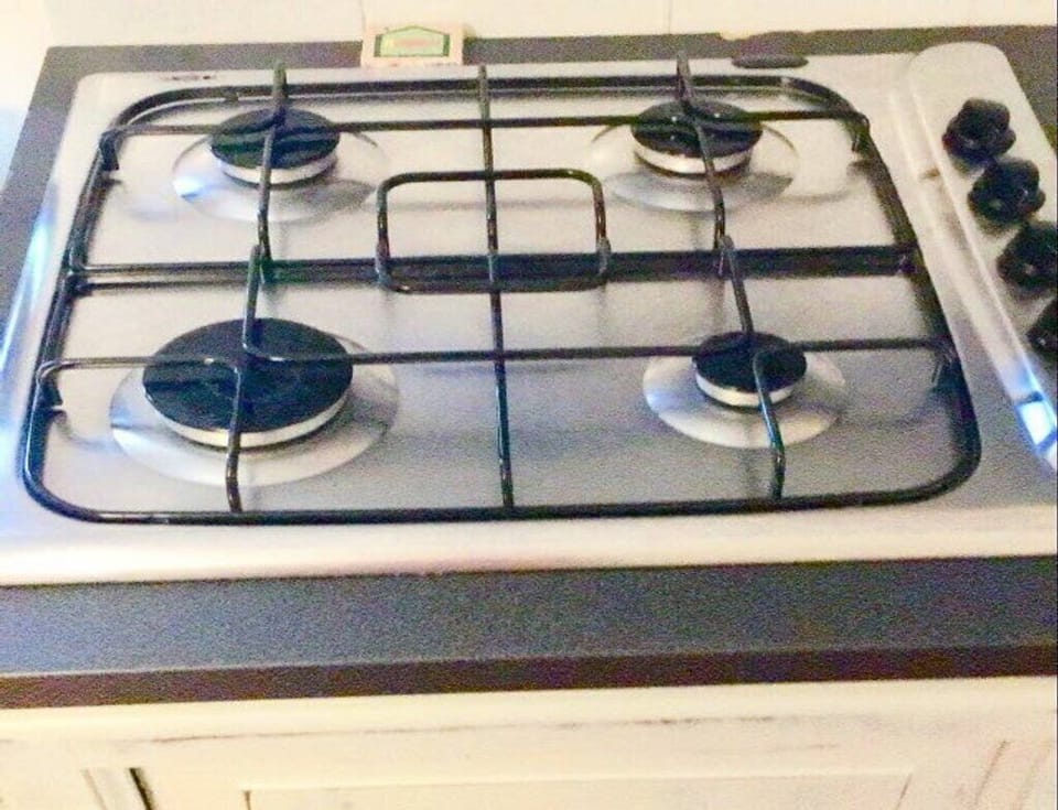 Gas stove top 