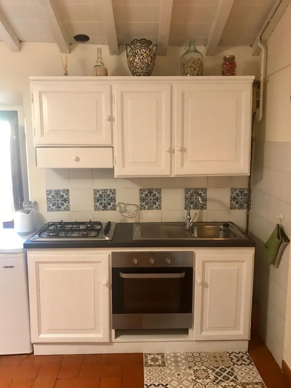 Fully renovated kitchenette with electric oven and small fridge 