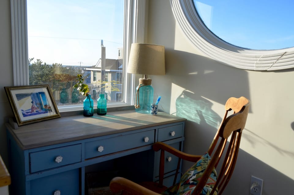 Bay-facing sunny work area