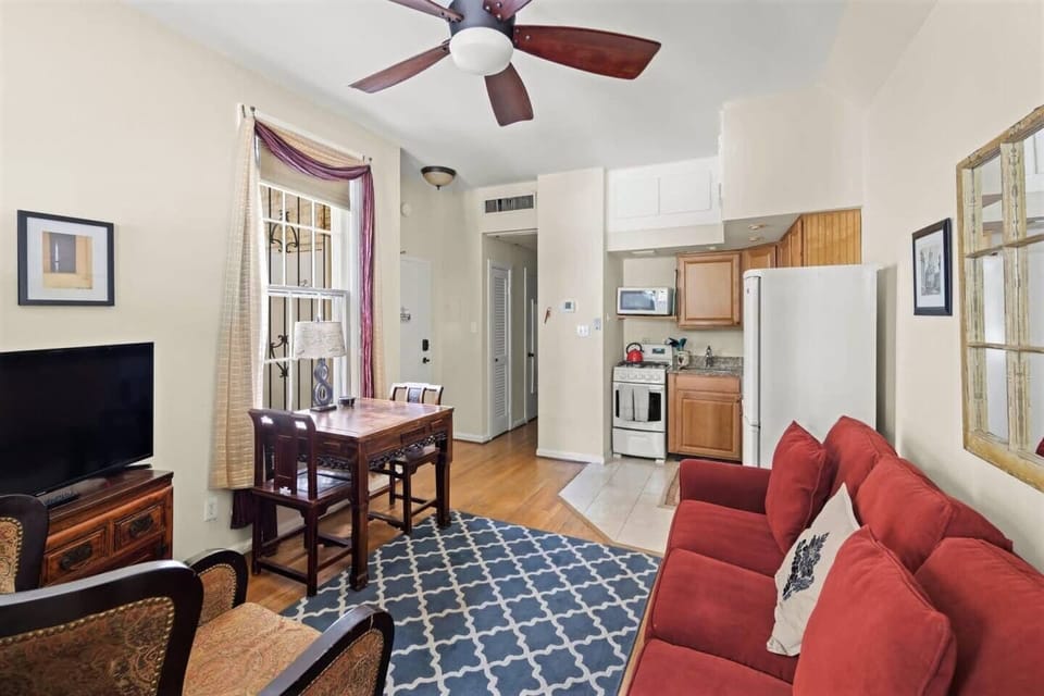 Living area overview to kitchen