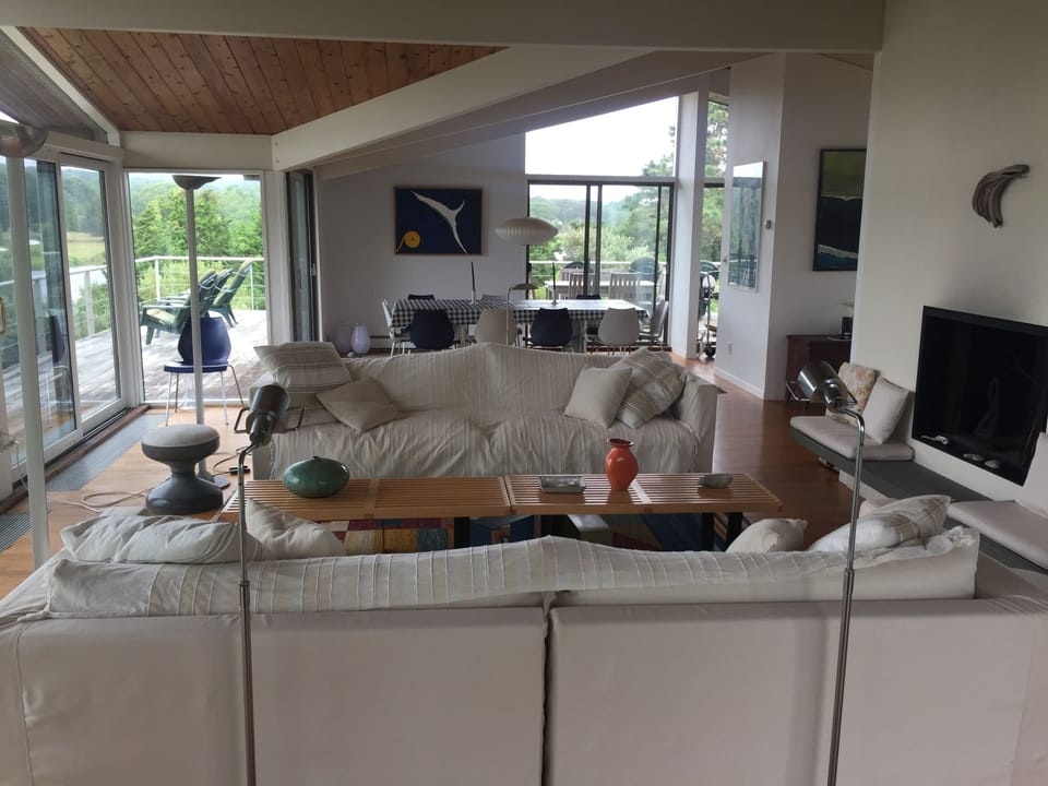 Open-plan living room/dining room