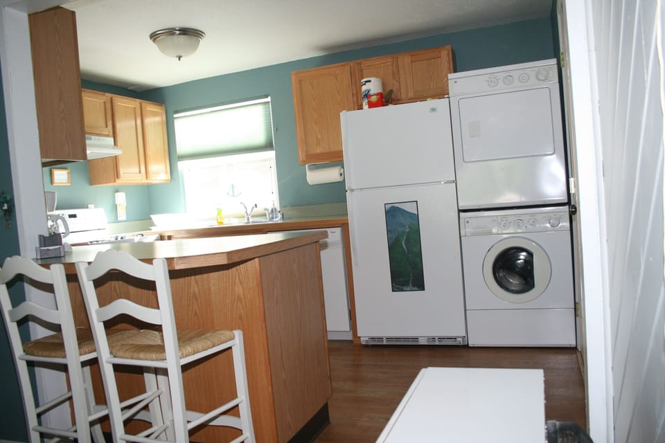 Kitchen with Washer and dryer