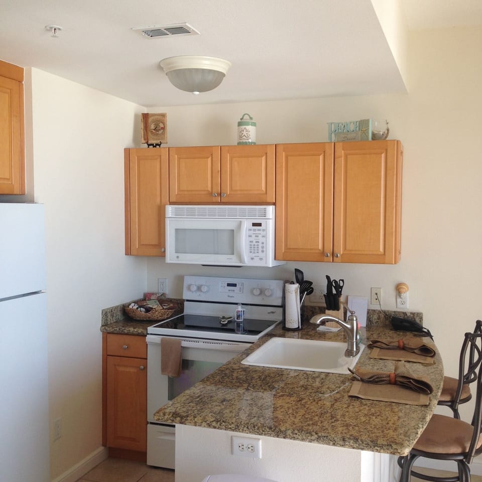 Full kitchen