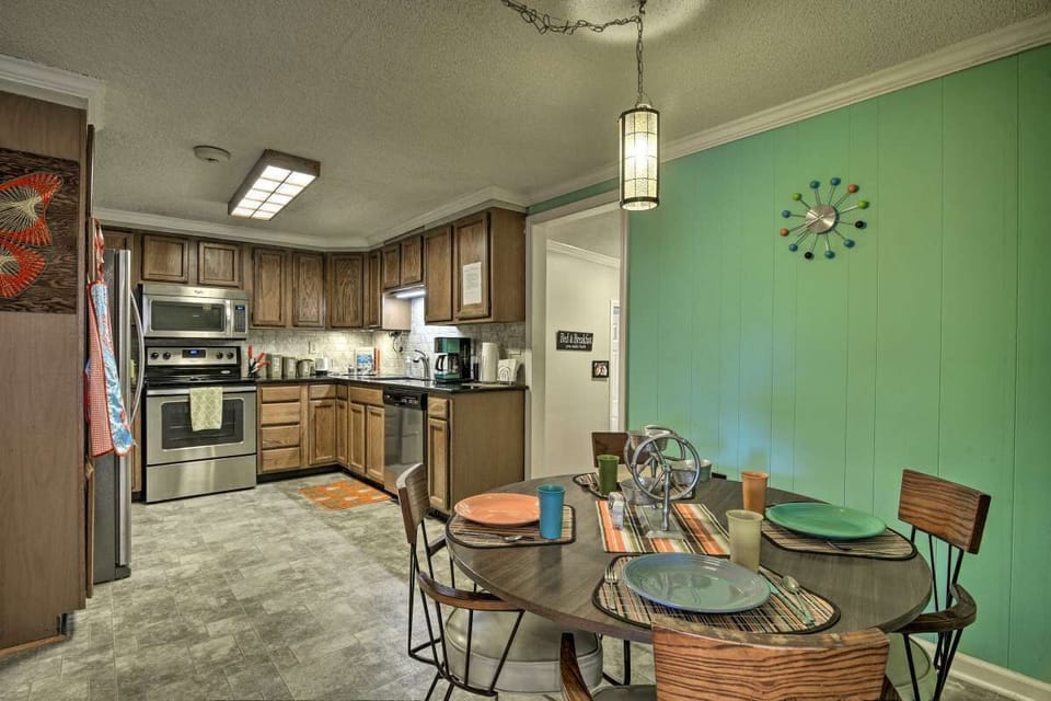 Eat-in Kitchen