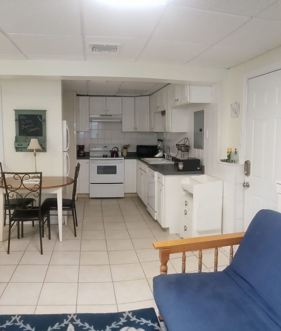 In law  kitchenette