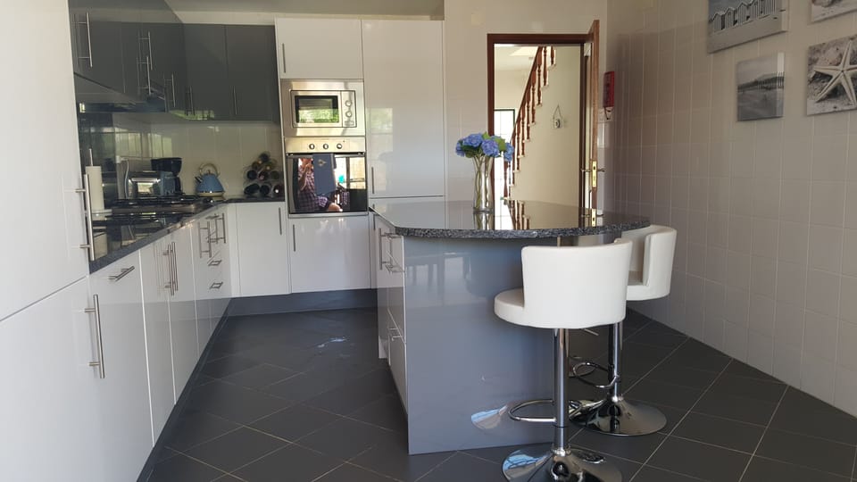 Kitchen / Island Unit